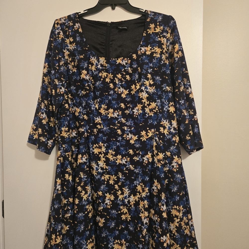 City Chic Navy and Yellow Floral 3/4 Sleeve Dress Plus SZ 18